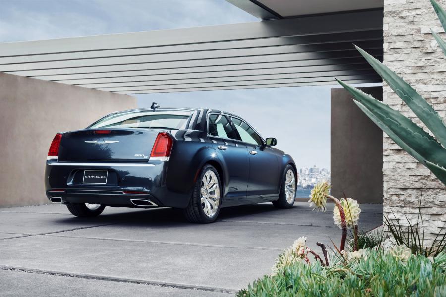  Chrysler 300C Platinum 2015 года  (фото 28 из 47)